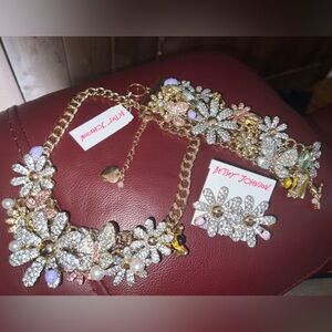 NWT BETSEY JOHNSON STATEMENT FLOWER BUTTERFLY NECKLACE BRACELET EARRING SET